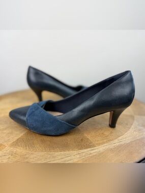 •CLARKS• Linvale Vena Suede Navy Blue Heels Size 8